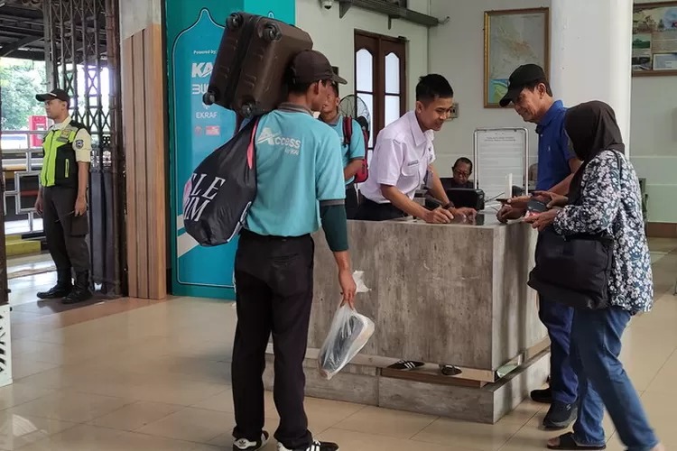 Arus Mudik Lebaran 2025: KAI Daop 3 Cirebon Siagakan 1.300 Personel