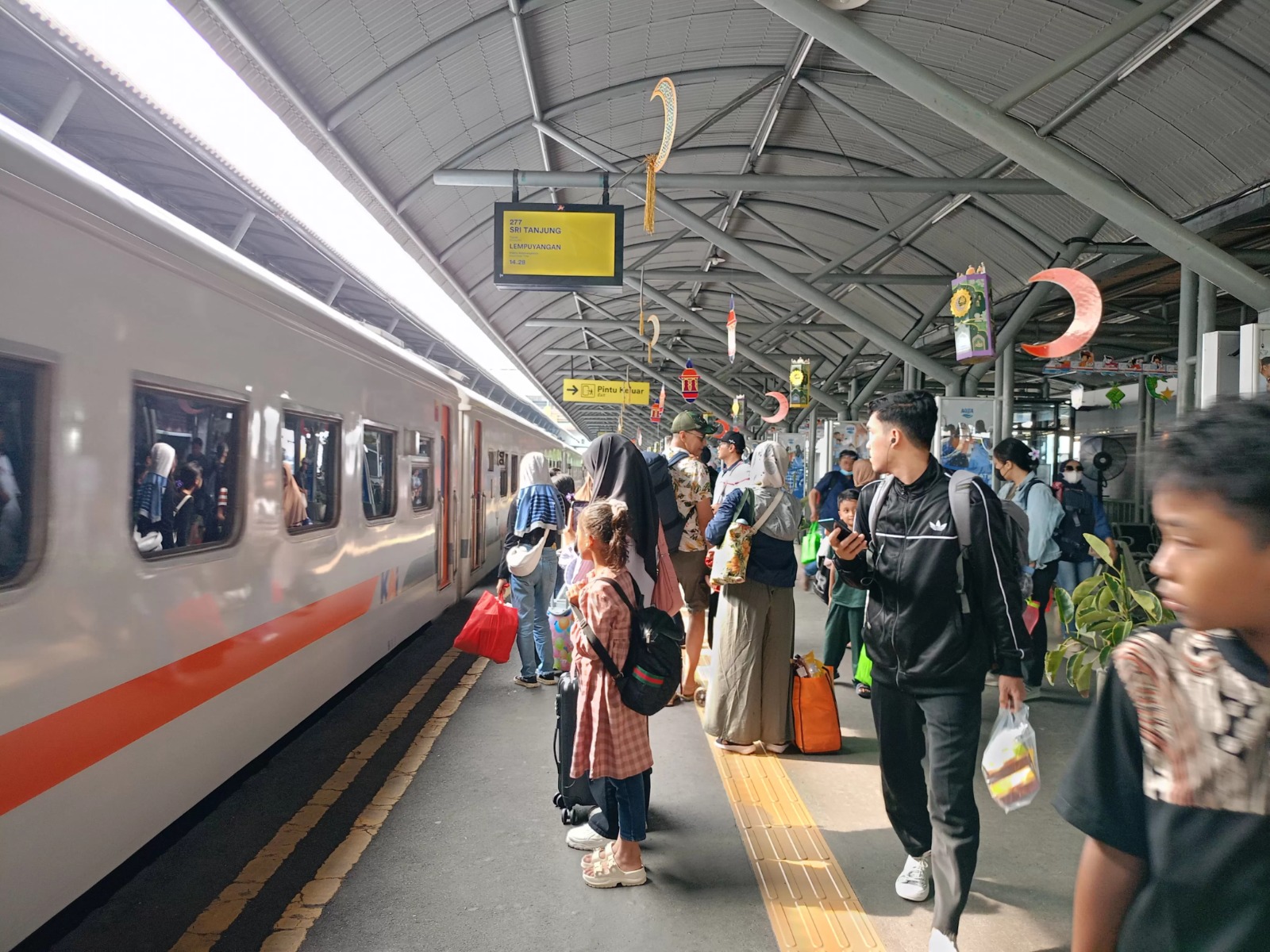 Hati-Hati, Keterlambatan Bisa Membuat Tiket Kereta Api Hangus