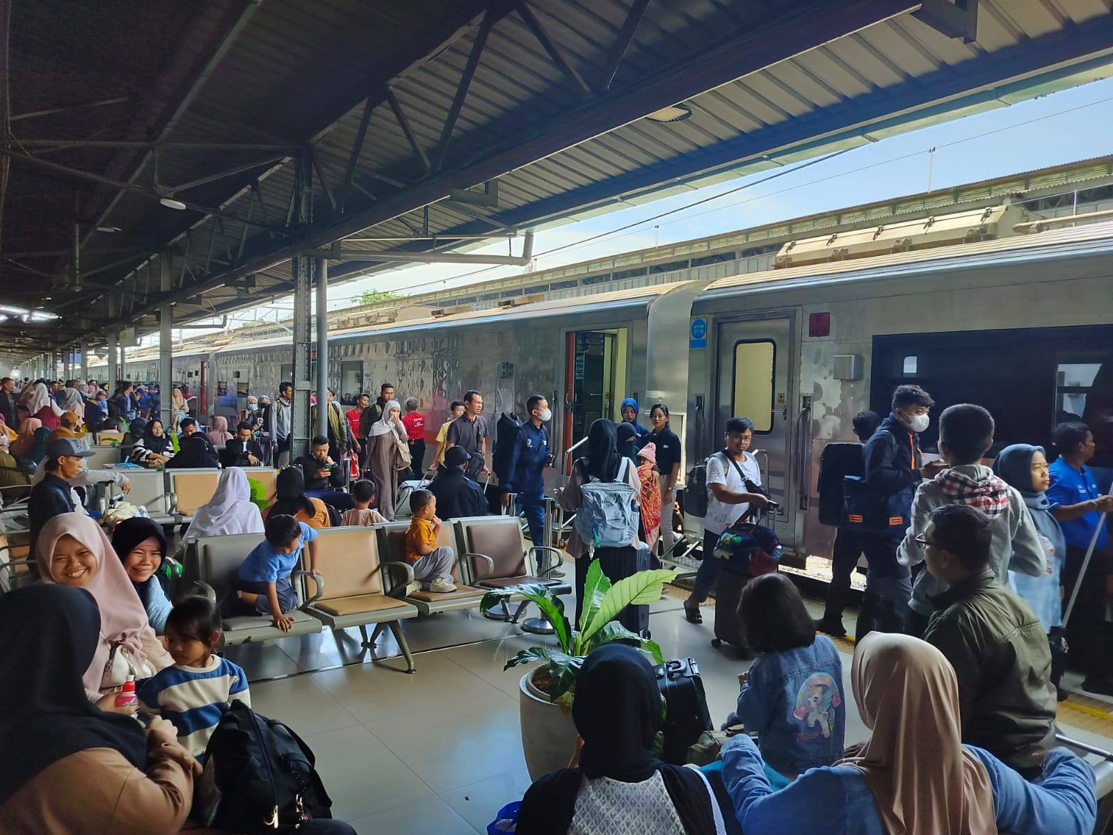 KAI Tingkatkan Kapasitas Kereta Api untuk Layani 4 Juta Penumpang