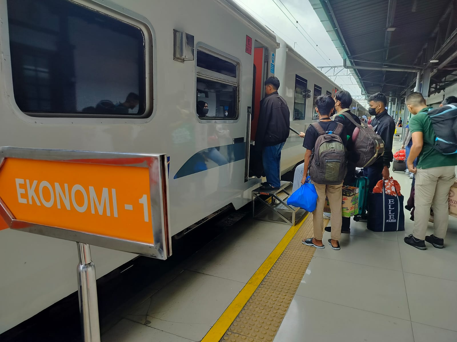 Dirut KAI Sebut Apresiasi Masyarakat Sebagai Penyemangat untuk Tingkatkan Layanan