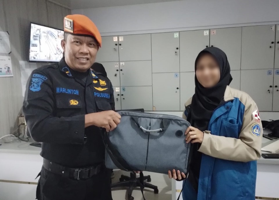 (Foto) Petugas KAI Amankan Barang Tertinggal dengan Total Nilai Rp4,5 Miliar