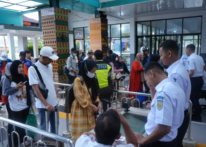 (FOTO Petugas KAI Divre III Palembang Sosialisasikan Aturan Pengambilan Gambar di Stasiun